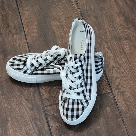 Checkerd Sneekers by New Look - Picture 6 of 11